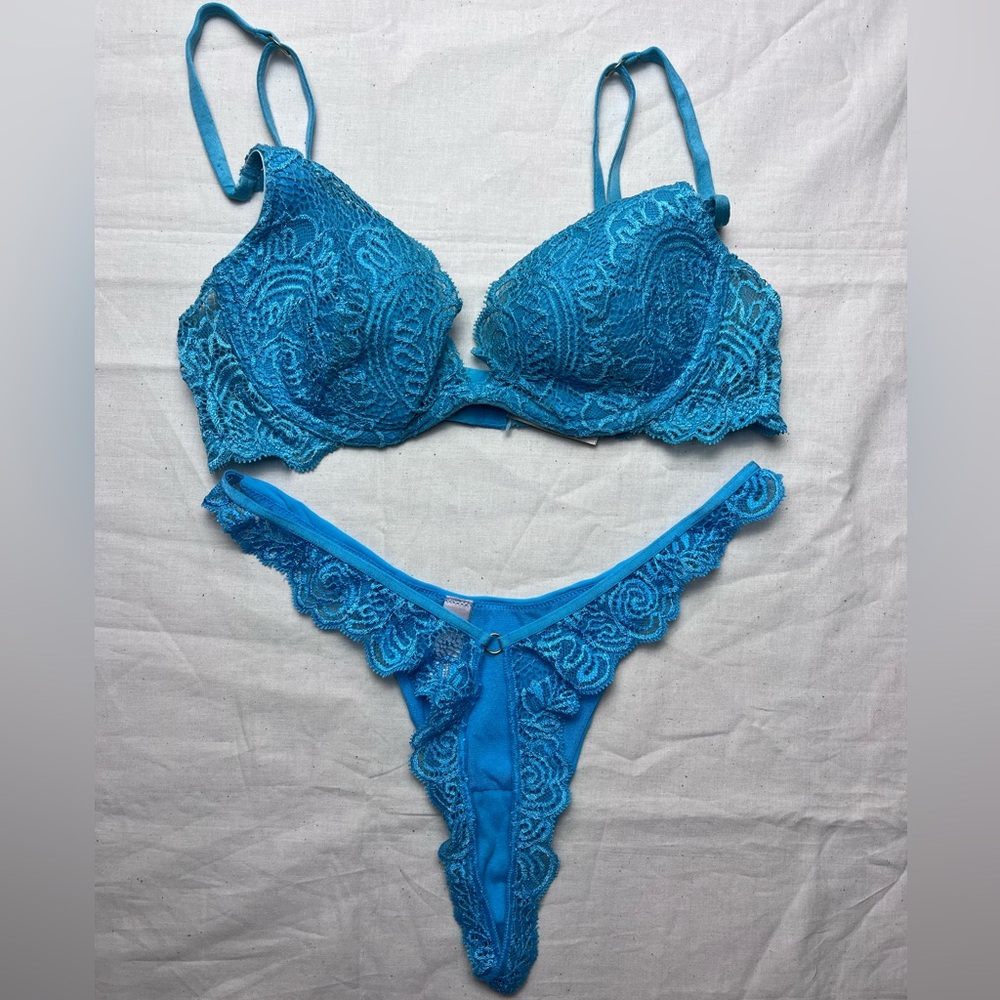 Vintage Victoria’s Secret Lace Underwire Bra and Thong Set - Teal